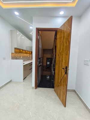 Room in 1 BHK Builder Floor at Rohini Sector 4 – for Sale