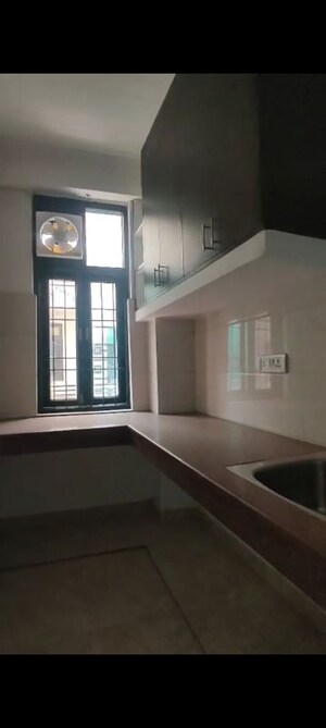 Room in 1 BHK Builder Floor at Palm Residency Chhatarpur, Chattarpur – for Rent