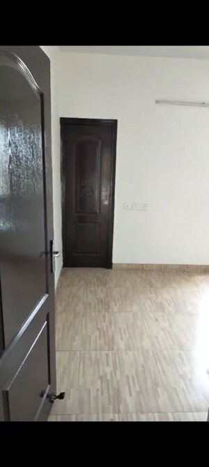 Room in 4 BHK Apartment at VVIP Addresses, Raj Nagar Extension – for Sale