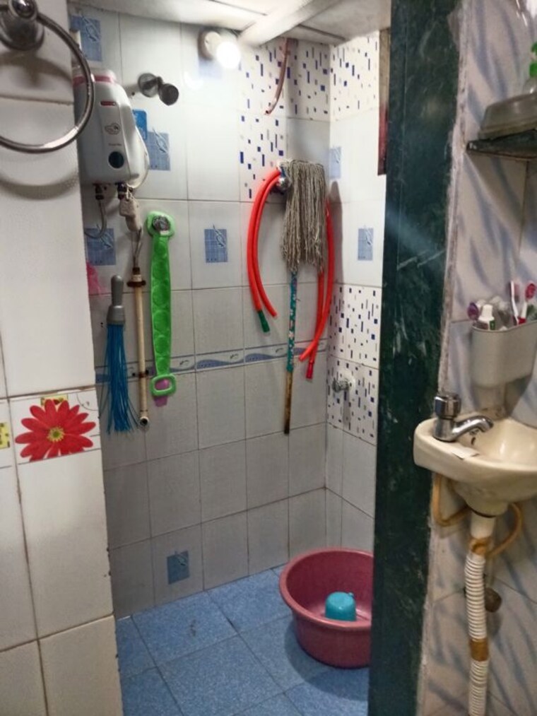 Bathroom, chatrapati-shivaji-raje-complex 1 RK 225 Sq.Ft. Apartment In Kandivali West Mumbai 10653200