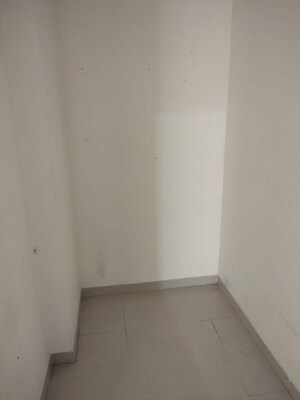 Room in 2 BHK Apartment at Lokhandwala Octacrest, Kandivali East – for Sale