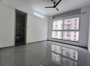 Room in 3 BHK Apartment at Zen Elite, Kharadi – for Rent