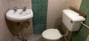 Bathroom in 1 BHK Builder Floor at Sector 17 – for Rent