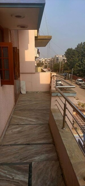 Balcony in 1 BHK Builder Floor at Sector 17 – for Rent