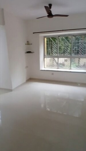 Room in 2 BHK Apartment at Coronet Building, Kandivali East – for Rent