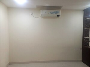 Room in 3 BHK Apartment at Creative Koven Udaya Cresent, Kondapur – for Rent