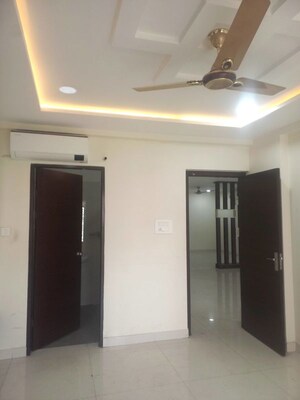 Room in 3 BHK Apartment at Creative Koven Udaya Cresent, Kondapur – for Rent