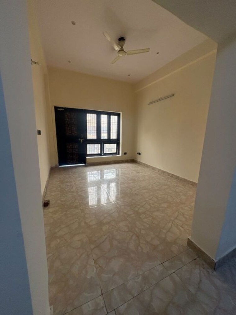 Room, rwa-apartments-sector-45 3 Bedroom 180 Sq.Mt. Builder Floor In Sector 45 Noida 10653288