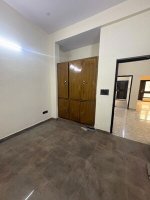 Room in 3 BHK Builder Floor at RWA Apartments Sector 45, Sector 45 – for Rent