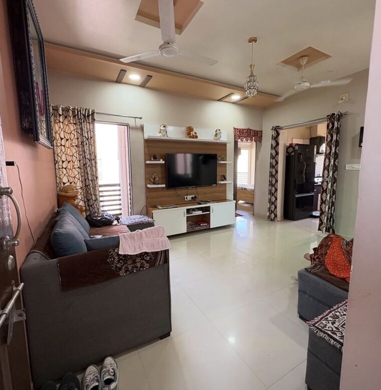 Living Room, subhash nagar 2 Bedroom 100 Sq.Yd. Builder Floor In Subhash Nagar Delhi 10653292