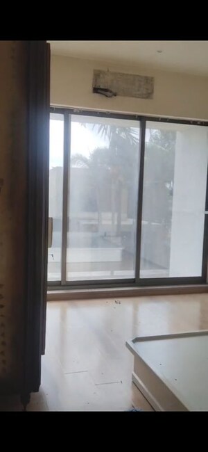 Room in 3 BHK Apartment at Kalpataru Regalia, Goregaon West – for Rent