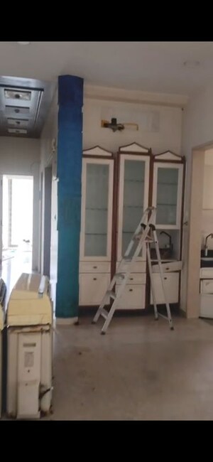 Room in 3 BHK Apartment at Kalpataru Regalia, Goregaon West – for Rent