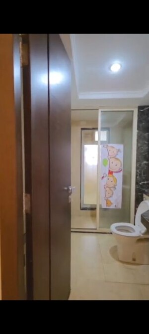 Bathroom in 6+ BHK Apartment at Hiranandani Meadows, Manpada – for Rent