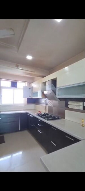 Kitchen in 6+ BHK Apartment at Hiranandani Meadows, Manpada – for Rent