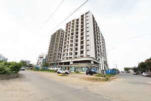  Shop – Exterior View View at Nana Chiloda - for Sale