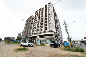  Shop – Exterior View View at Nana Chiloda - for Sale