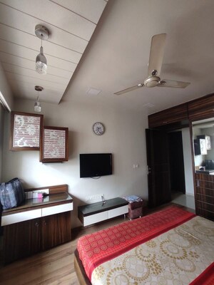 Bedroom in 3.5 BHK Apartment at Hiranandani Meadows, Manpada – for Rent