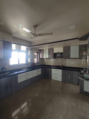 Kitchen in 3.5 BHK Apartment at Hiranandani Meadows, Manpada – for Rent
