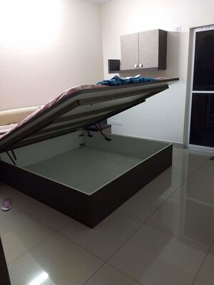 Room in 2 BHK Apartment at Mantri Webcity, Hennur Road – for Rent