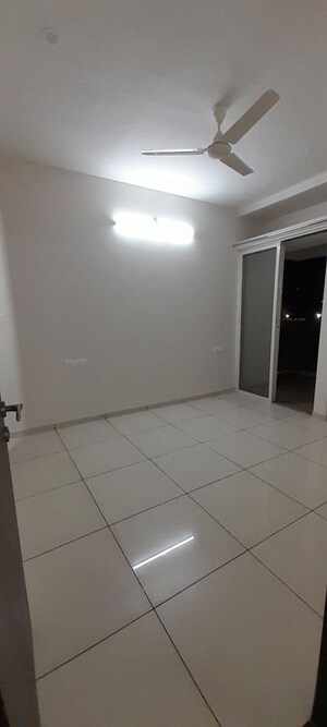 Room in 3 BHK Apartment at VJ YashOne Infinitee, Tathawade – for Rent