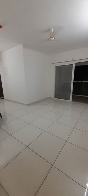 Room in 3 BHK Apartment at VJ YashOne Infinitee, Tathawade – for Rent
