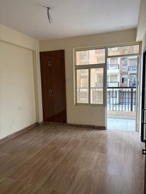 Room in 2.5 BHK Apartment at Bankey Bihari Aggarwal Heights, Raj Nagar Extension – for Rent