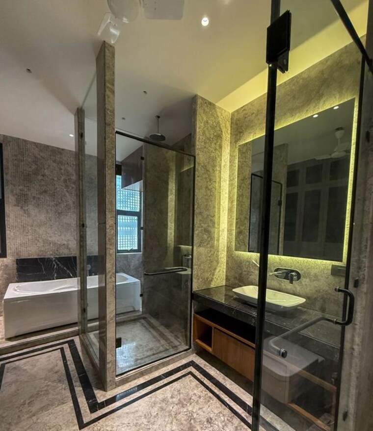Bathroom, greater kailash i 4 Bedroom 4500 Sq.Ft. Builder Floor In Greater Kailash I Delhi 10653426