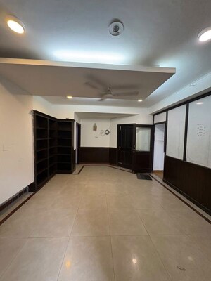 Room in 5 BHK Villa at Sector 57 – for Rent
