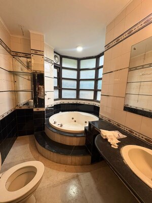 Attached Bathroom in 5 BHK Villa at Sector 57 – for Rent