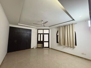 Room in 5 BHK Villa at Sector 57 – for Rent