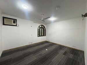 Room in 5 BHK Villa at Sector 57 – for Rent