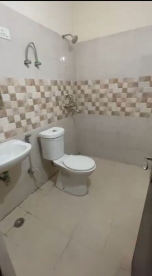 Bathroom in 3 BHK Apartment at Amrapali Ivory Heights, Amrapali Dream Valley – for Sale