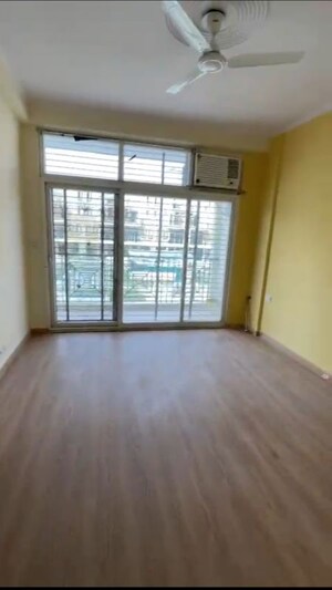 Room in 3 BHK Apartment at Amrapali Ivory Heights, Amrapali Dream Valley – for Sale