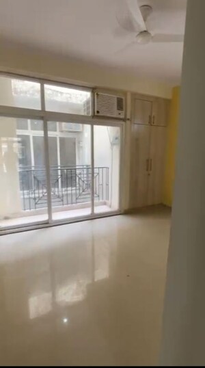 Room in 3 BHK Apartment at Amrapali Ivory Heights, Amrapali Dream Valley – for Sale