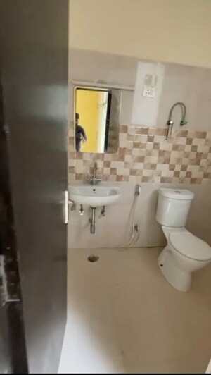 Bathroom in 3 BHK Apartment at Amrapali Ivory Heights, Amrapali Dream Valley – for Sale
