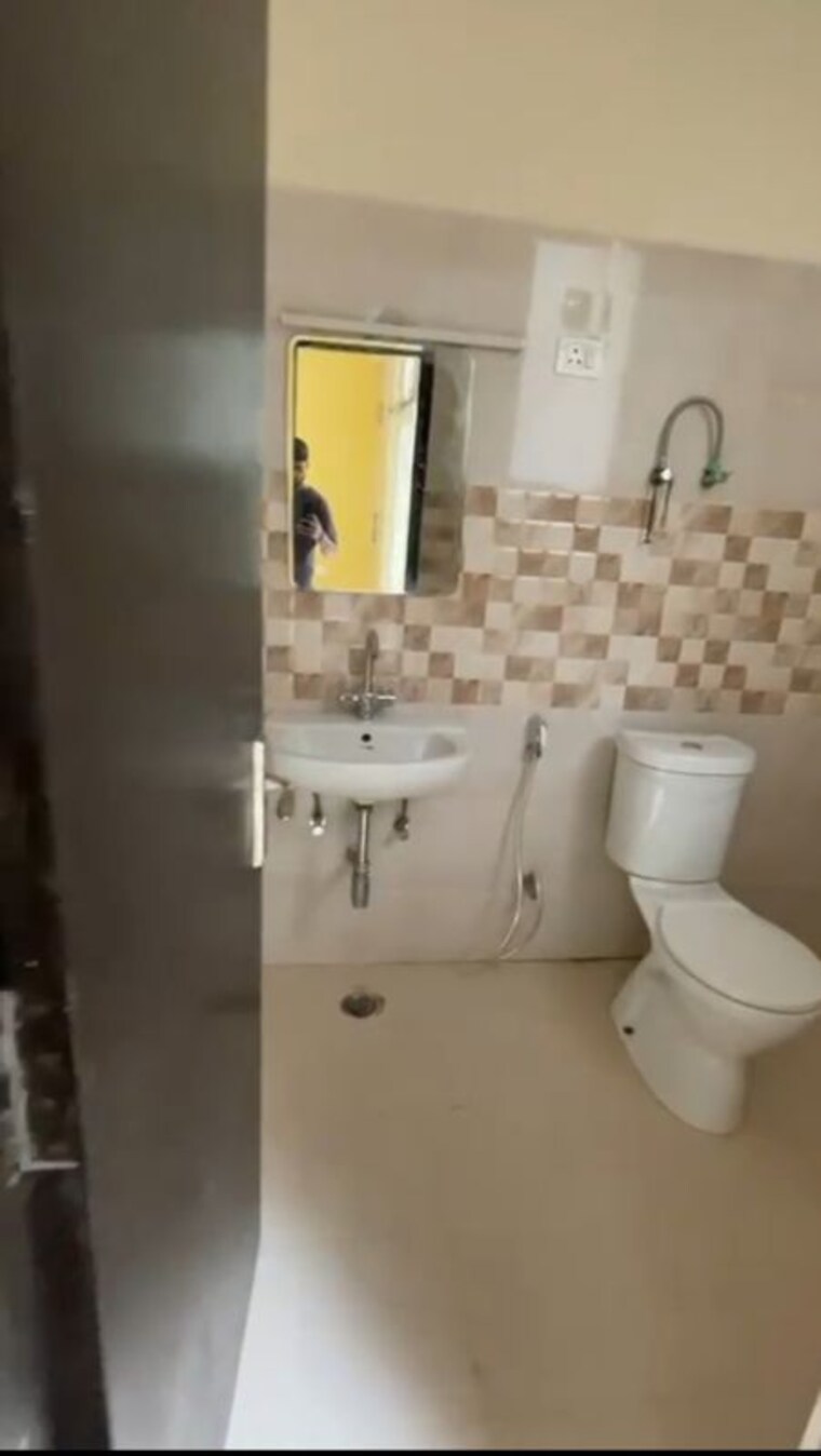 Bathroom, amrapali-ivory-heights 3 Bedroom 1690 Sq.Ft. Apartment In Amrapali Dream Valley Greater Noida 10653412