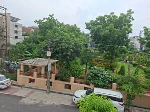 3 BHK Builder Floor – Garden View at Viraj Khand - for Rent