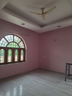 Room in 3 BHK Builder Floor at Viraj Khand – for Rent