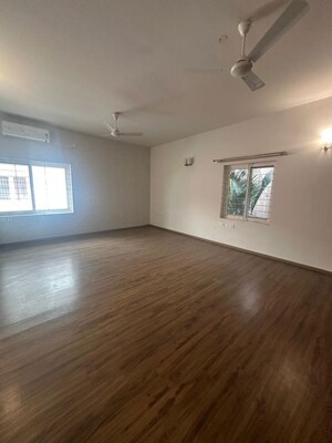 Room in 4 BHK Villa at Lavelle Road – for Rent