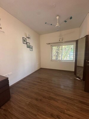 Room in 4 BHK Villa at Lavelle Road – for Rent