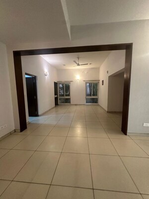 Room in 4 BHK Villa at Lavelle Road – for Rent