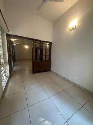 Room in 4 BHK Villa at Lavelle Road – for Rent