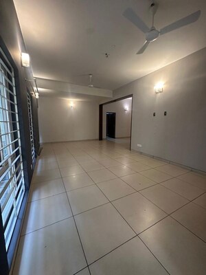 Room in 4 BHK Villa at Lavelle Road – for Rent