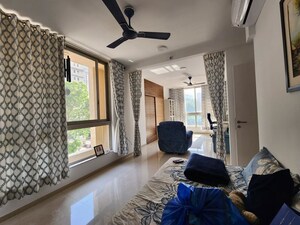 Bedroom in 1 BHK Apartment at Hiranandani Estate – for Rent