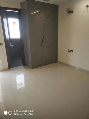 Room in 4 BHK Builder Floor at Versalia WoodWinds, Sector 67 – for Rent