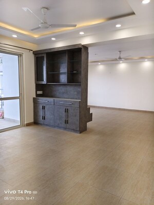 Room in 4 BHK Apartment at 3C Lotus Panache, Sector 110 – for Rent