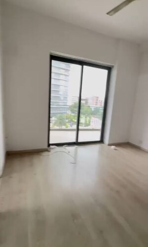 Room in 3 BHK Apartment at Ireo Skyon, Sector 60 – for Rent