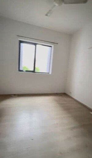 Room in 3 BHK Apartment at Ireo Skyon, Sector 60 – for Rent