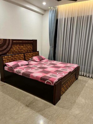 Bedroom in 2 BHK Builder Floor at Sector 40 – for Rent