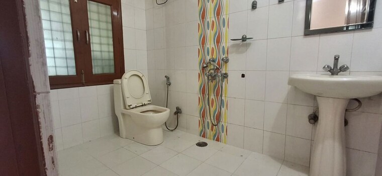 Bathroom, ansal-sushant-lok-i 1 RK 450 Sq.Ft. Builder Floor In Sector 43 Gurgaon 10653589